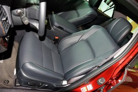 2015款丰田皇冠2.5L时尚版