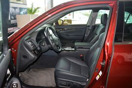 2015款丰田皇冠2.5L时尚版