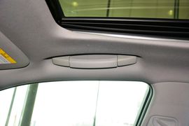 2015款丰田皇冠2.5L时尚版