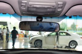 2015款丰田皇冠2.5L时尚版