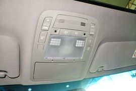 2015款丰田皇冠2.5L时尚版