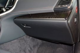 2015款丰田皇冠2.5L时尚版