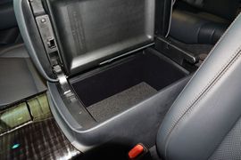 2015款丰田皇冠2.5L时尚版