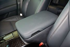 2015款丰田皇冠2.5L时尚版