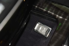 2015款丰田皇冠2.5L时尚版