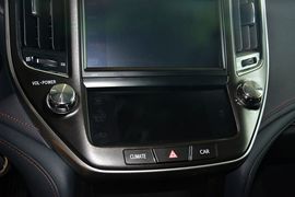 2015款丰田皇冠2.5L时尚版