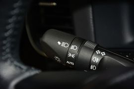 2015款丰田皇冠2.5L时尚版