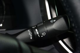 2015款丰田皇冠2.5L时尚版