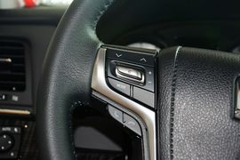 2015款丰田皇冠2.5L时尚版