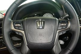 2015款丰田皇冠2.5L时尚版