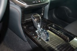 2015款丰田皇冠2.5L时尚版