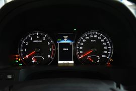 2015款丰田皇冠2.5L时尚版