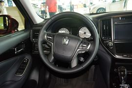 2015款丰田皇冠2.5L时尚版