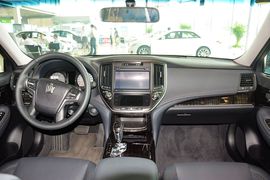 2015款丰田皇冠2.5L时尚版