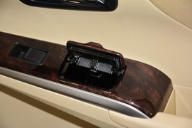 2015款丰田凯美瑞2.0E精英版