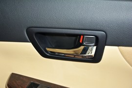 2015款丰田凯美瑞2.0E精英版