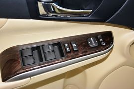 2015款丰田凯美瑞2.0E精英版