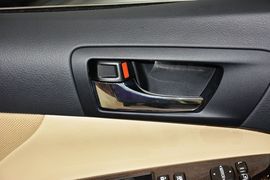 2015款丰田凯美瑞2.0E精英版