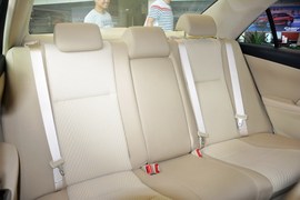 2015款丰田凯美瑞2.0E精英版