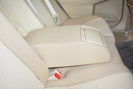 2015款丰田凯美瑞2.0E精英版