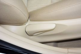 2015款丰田凯美瑞2.0E精英版