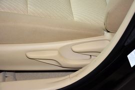 2015款丰田凯美瑞2.0E精英版