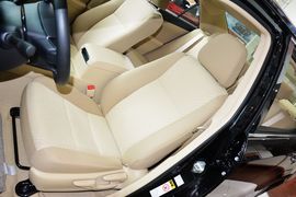 2015款丰田凯美瑞2.0E精英版