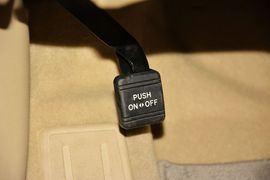 2015款丰田凯美瑞2.0E精英版