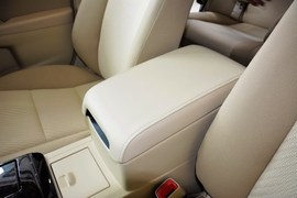 2015款丰田凯美瑞2.0E精英版