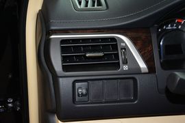 2015款丰田凯美瑞2.0E精英版