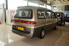 2015款东风风行菱智M5