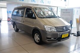 2015款东风风行菱智M5