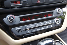 2015款进口起亚全新嘉华外出试驾