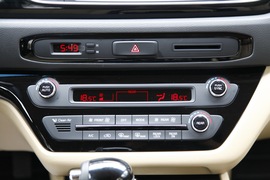 2015款进口起亚全新嘉华外出试驾