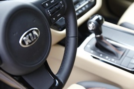 2015款进口起亚全新嘉华外出试驾