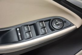 2015款福特福克斯三厢1.5L