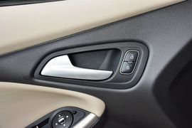 2015款福特福克斯三厢1.5L