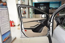 2015款福特福克斯三厢1.5L