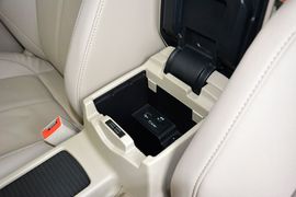 2015款福特福克斯三厢1.5L