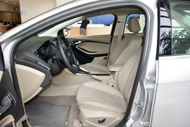 2015款福特福克斯三厢1.5L
