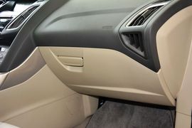 2015款福特福克斯三厢1.5L