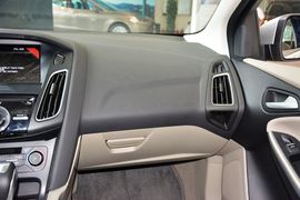 2015款福特福克斯三厢1.5L