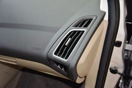 2015款福特福克斯三厢1.5L