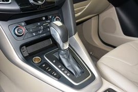 2015款福特福克斯三厢1.5L