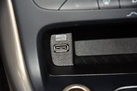 2015款福特福克斯三厢1.5L