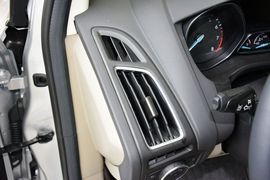 2015款福特福克斯三厢1.5L