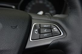 2015款福特福克斯三厢1.5L