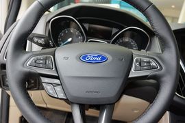 2015款福特福克斯三厢1.5L