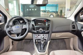 2015款福特福克斯三厢1.5L