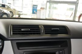 2015款斯柯达晶锐1.4L自动前行版